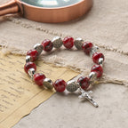 Bracelet perles tricolores avec médaille et crucifix de Saint Benoît en argent : L'art divin de la foi