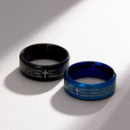 Anillo Minimalista de 8mm con Versículo Sagrado y Diseño de Cruz Tricolor: Lleva Tu Fe Contigo