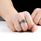 Anillo de acero inoxidable con relieve de crucifijo vintage: fuerza a través del sacrificio sagrado