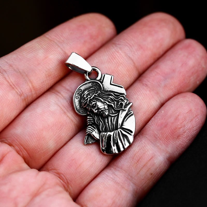 Collier pendentif Croix de Jésus classique avec couronne d'épines : l'âme rencontre la bénédiction