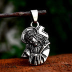 Collier pendentif Croix de Jésus classique avec couronne d'épines : l'âme rencontre la bénédiction