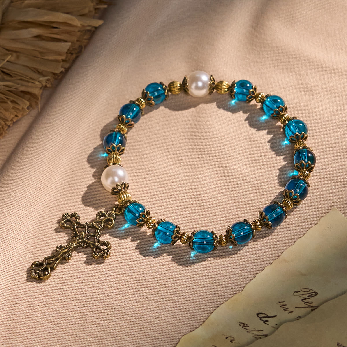 Bracelets de perles bleues brillantes spirituelles avec crucifix sacré en laiton