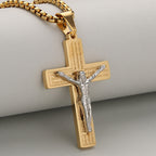 Elegante Collar de Crucifijo Símbolo de Devoción Disponible en Cuatro Tonos
