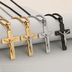 Elegante Collar de Crucifijo Símbolo de Devoción Disponible en Cuatro Tonos