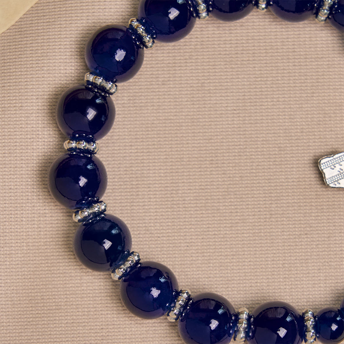 Élégants bracelets en perles bleu profond avec crucifix et médaille miraculeuse