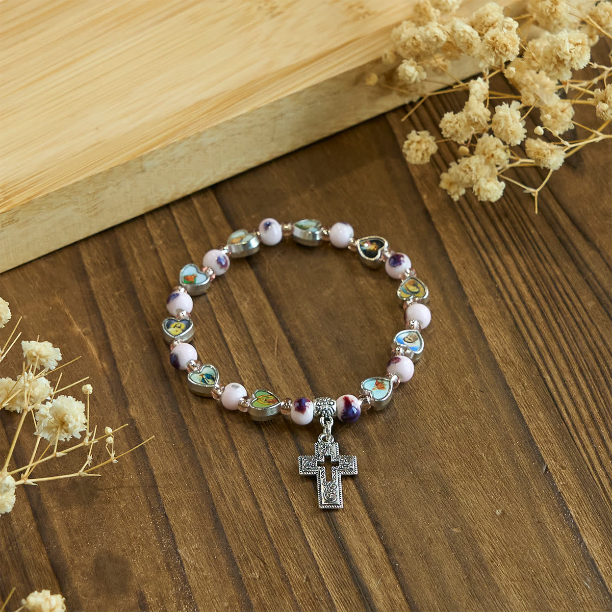 Pulseras de Cuentas de Vidrio y Cerámica de Colores con Dijes de Corazones de Cruz y Santos