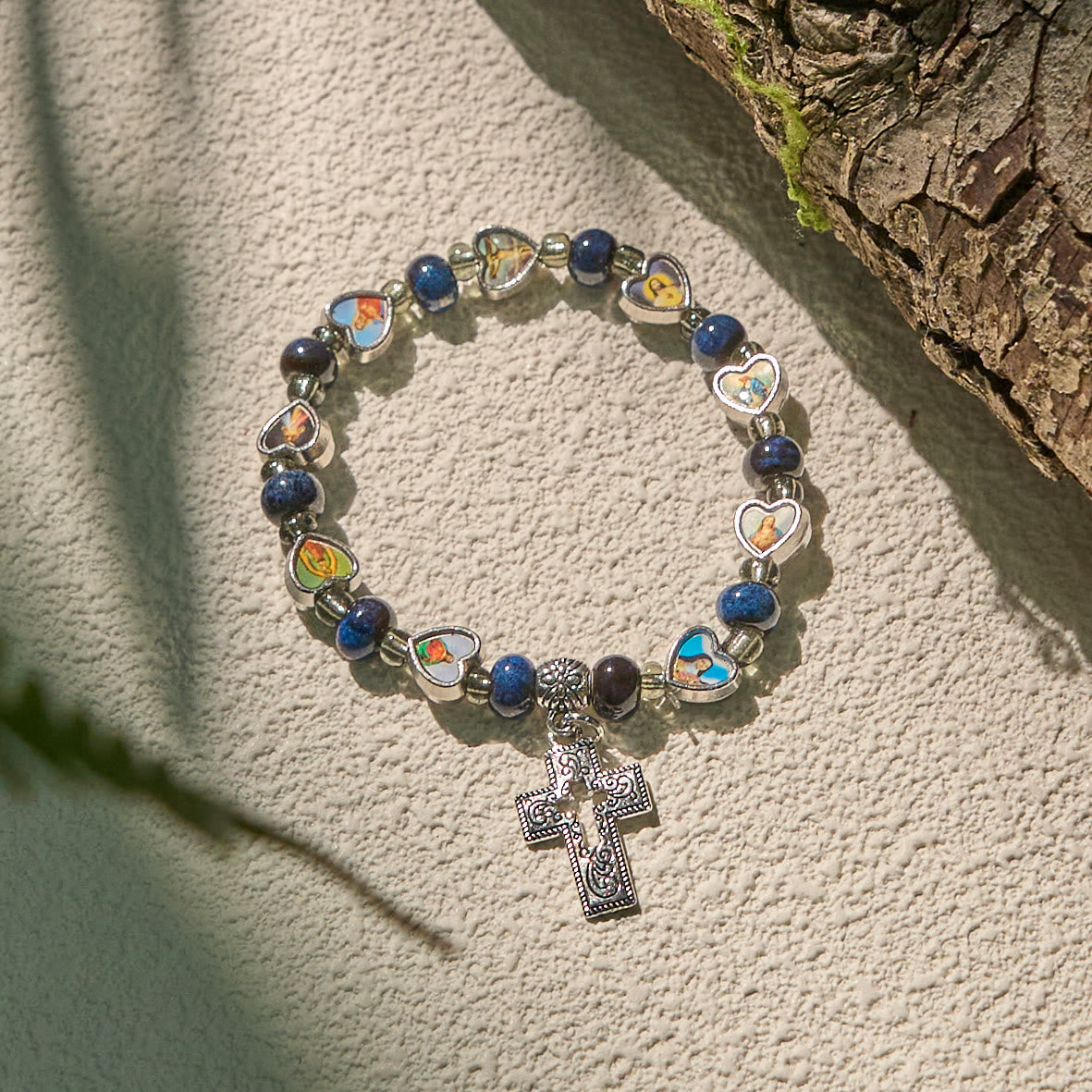 Pulseras de Cuentas de Vidrio y Cerámica de Colores con Dijes de Corazones de Cruz y Santos
