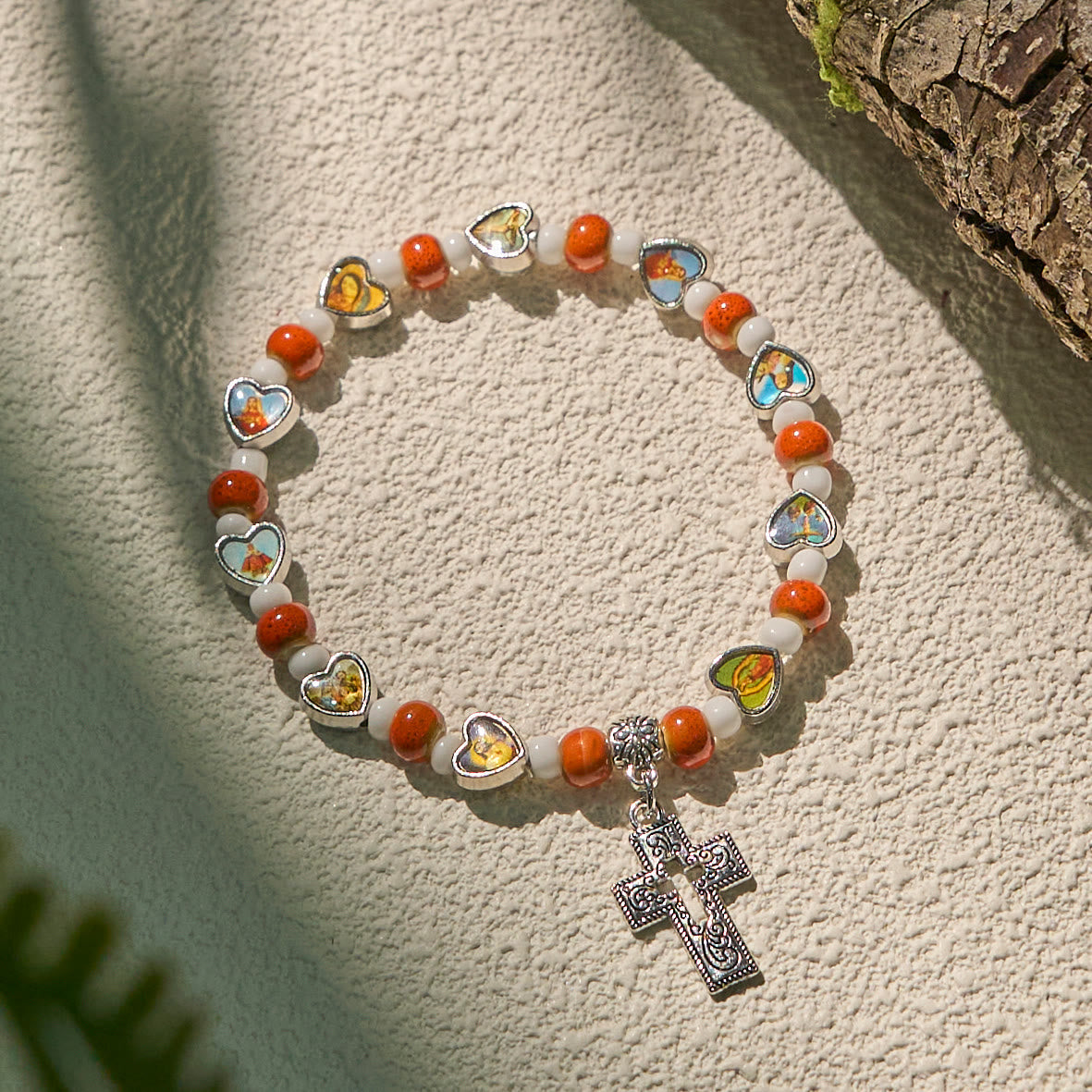 Pulseras de Cuentas de Vidrio y Cerámica de Colores con Dijes de Corazones de Cruz y Santos