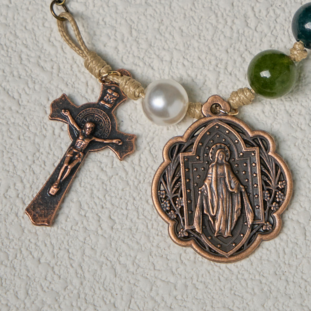 Pulseras de ágata de turmalina natural de 10 mm con medalla milagrosa y crucifijo