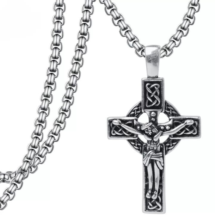 Collier pendentif crucifix nœud celtique foi éternelle : Le Christ sur la Croix