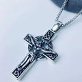 Collier pendentif crucifix nœud celtique foi éternelle : Le Christ sur la Croix