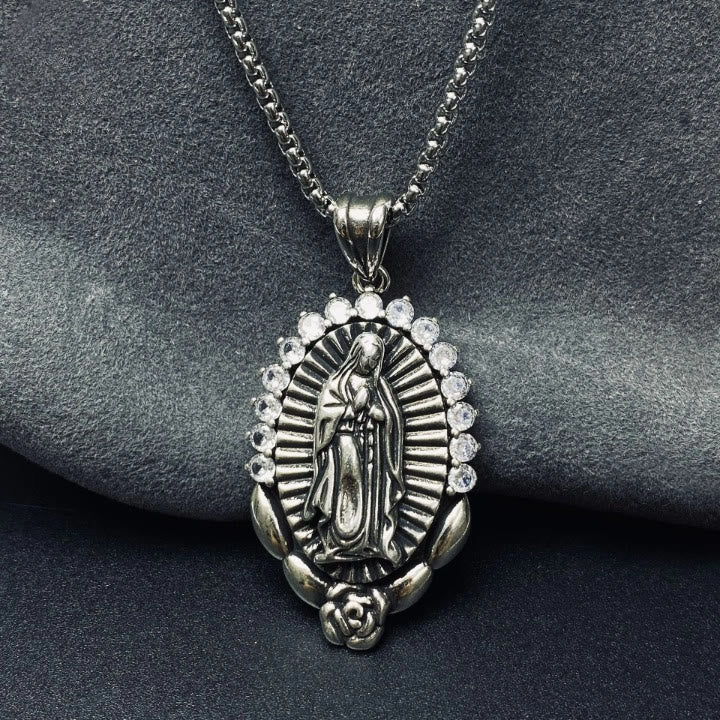 Collier Pendentif Notre-Dame : Halo Sacré et Symbole Rose