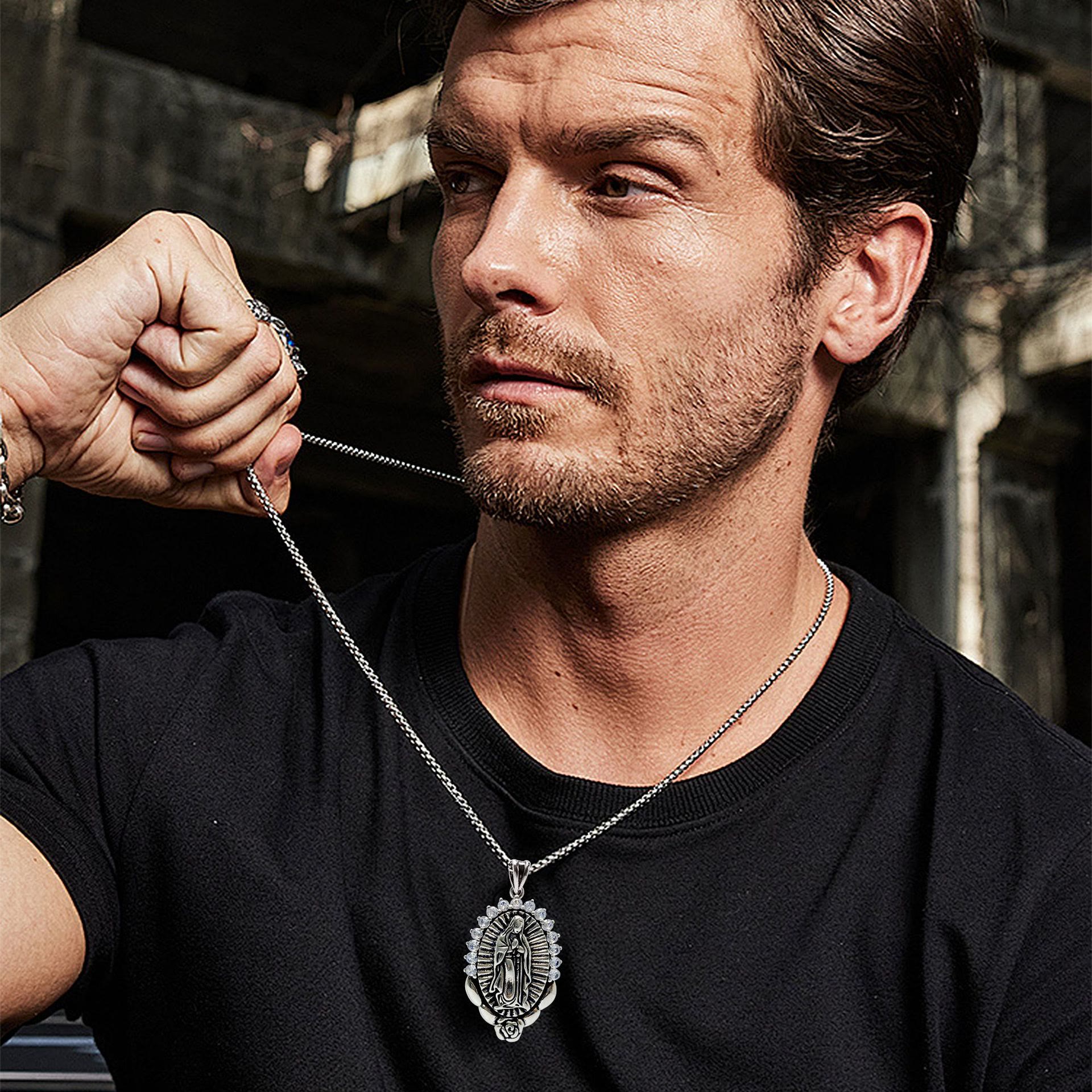 Collier Pendentif Notre-Dame : Halo Sacré et Symbole Rose