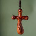 Crucifix INRI vintage en bois de santal - Pendentif et collier pour voiture : La dévotion sur la route
