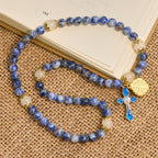 Pulsera de Rosario Artesanal Elástica de 4mm con Piedras Azules, Crucifijo y Cruz de Jerusalén