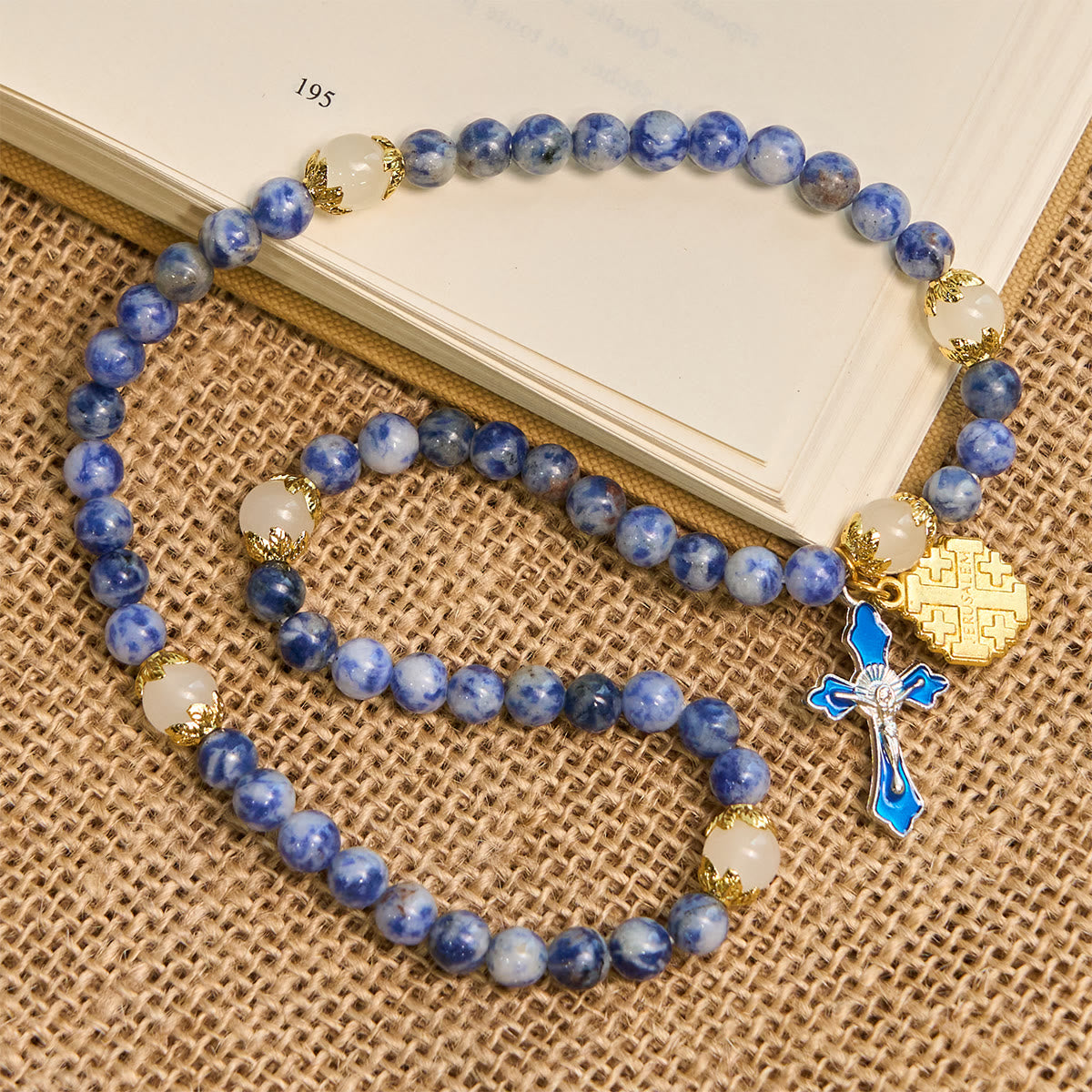 Pulsera de Rosario Artesanal Elástica de 4mm con Piedras Azules, Crucifijo y Cruz de Jerusalén