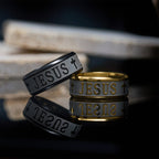 Anillo de acero de titanio con grabado láser "JESÚS"