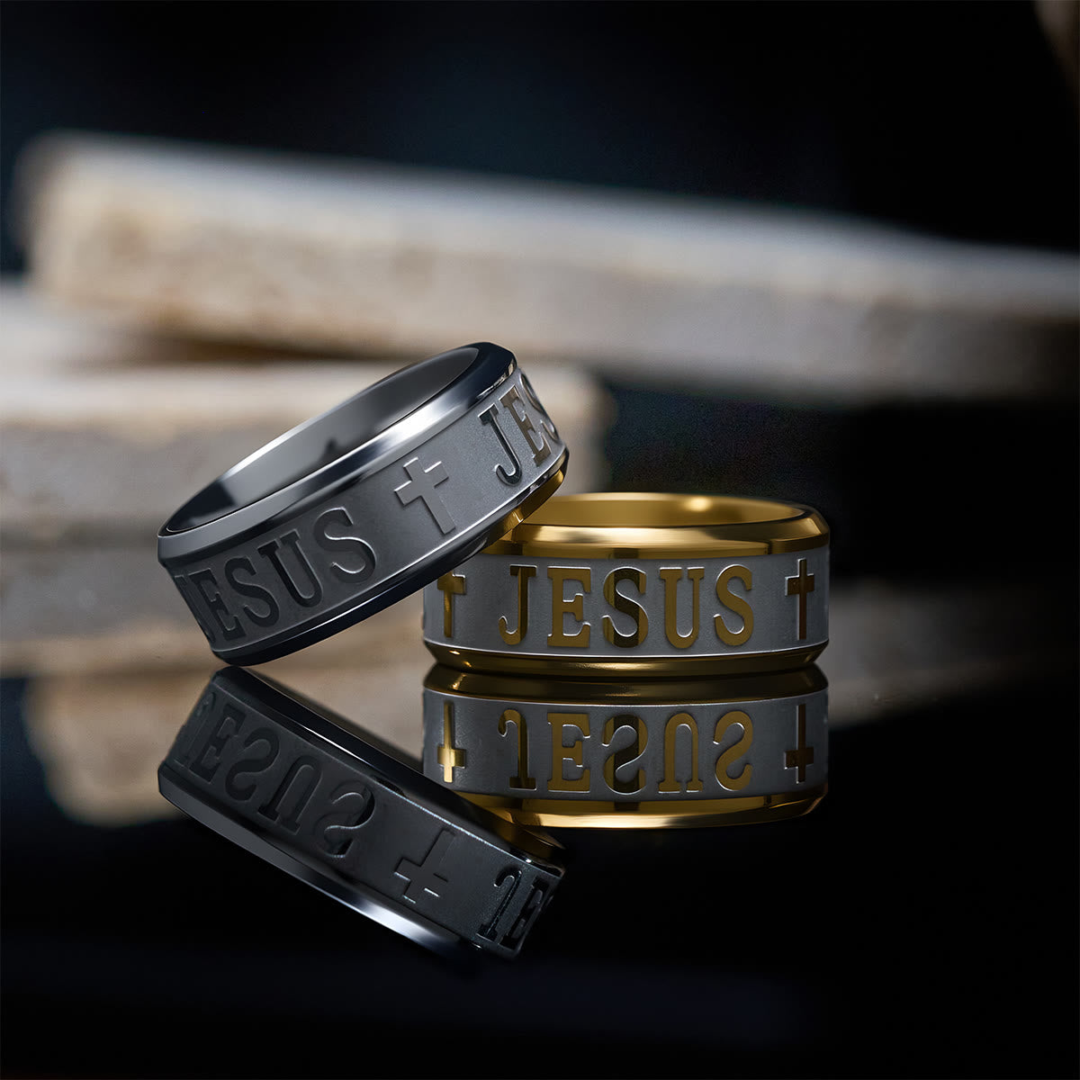Anillo de acero de titanio con grabado láser "JESÚS"