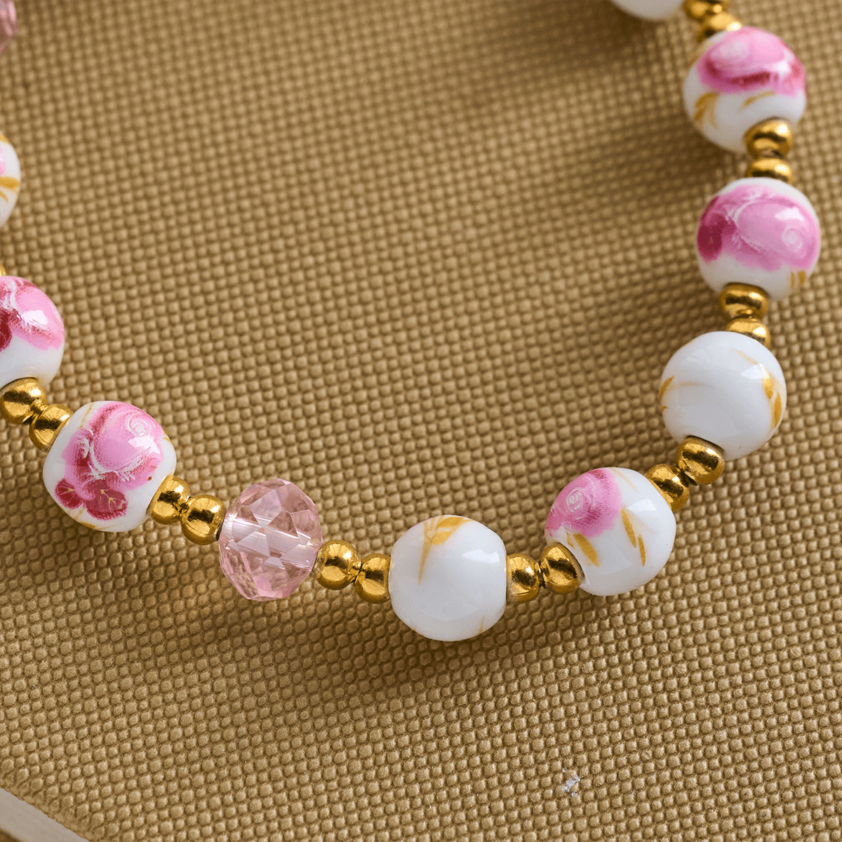 Bracelet élégant en céramique rose à motif floral de 8 mm avec médaille miraculeuse