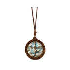 Collier colombe et croix du Saint-Esprit : une expression visuelle de foi dévotionnelle