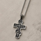 Collar de crucifijo ortodoxo bicolor con profundo significado espiritual