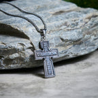 Collier Croix Orthodoxe Sacrée en Acier Titane Vintage avec Écriture Religieuse