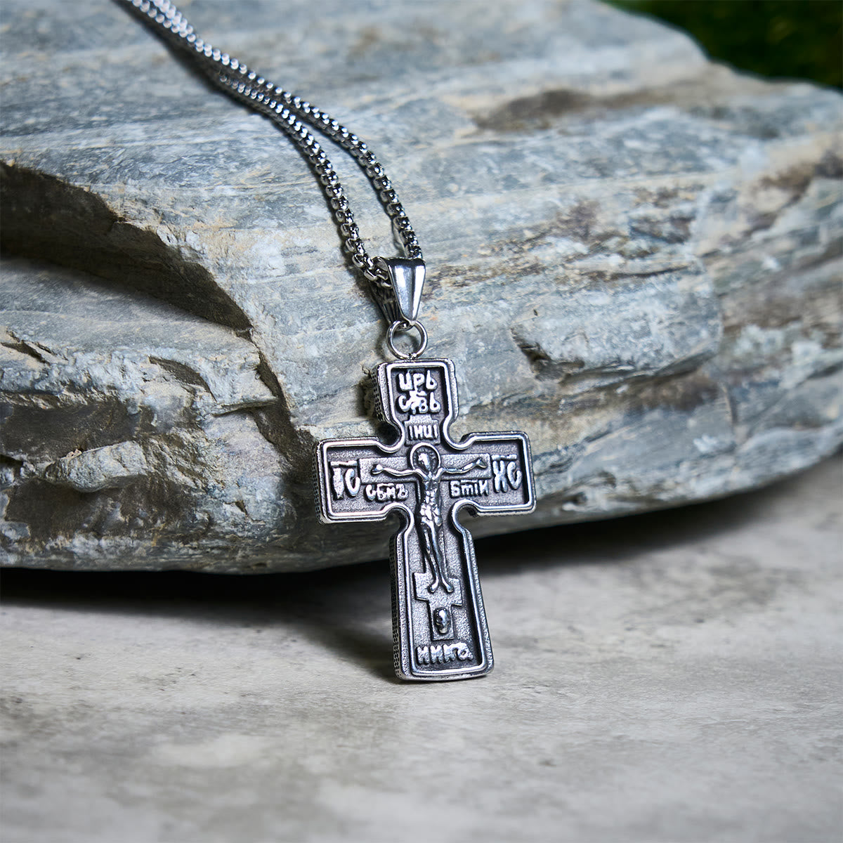 Collier Croix Orthodoxe Sacrée en Acier Titane Vintage avec Écriture Religieuse