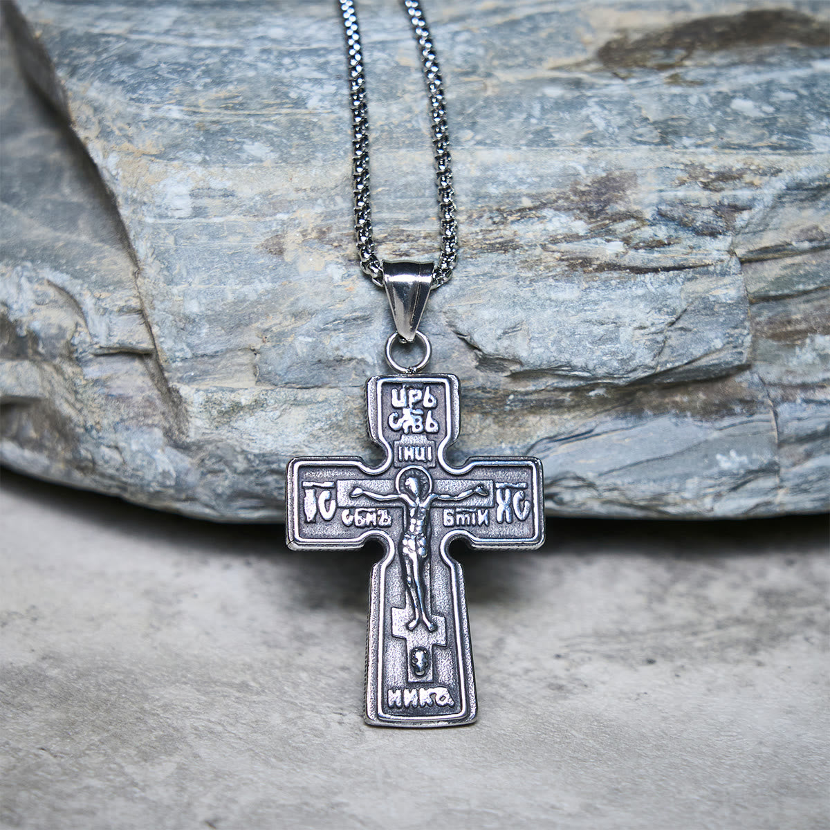 Collier Croix Orthodoxe Sacrée en Acier Titane Vintage avec Écriture Religieuse