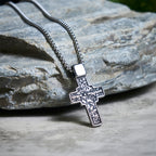 Collier Croix Orthodoxe Sacrée en Acier Titane Vintage avec Écriture Religieuse