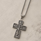 Collier Croix Orthodoxe Sacrée en Acier Titane Vintage avec Écriture Religieuse