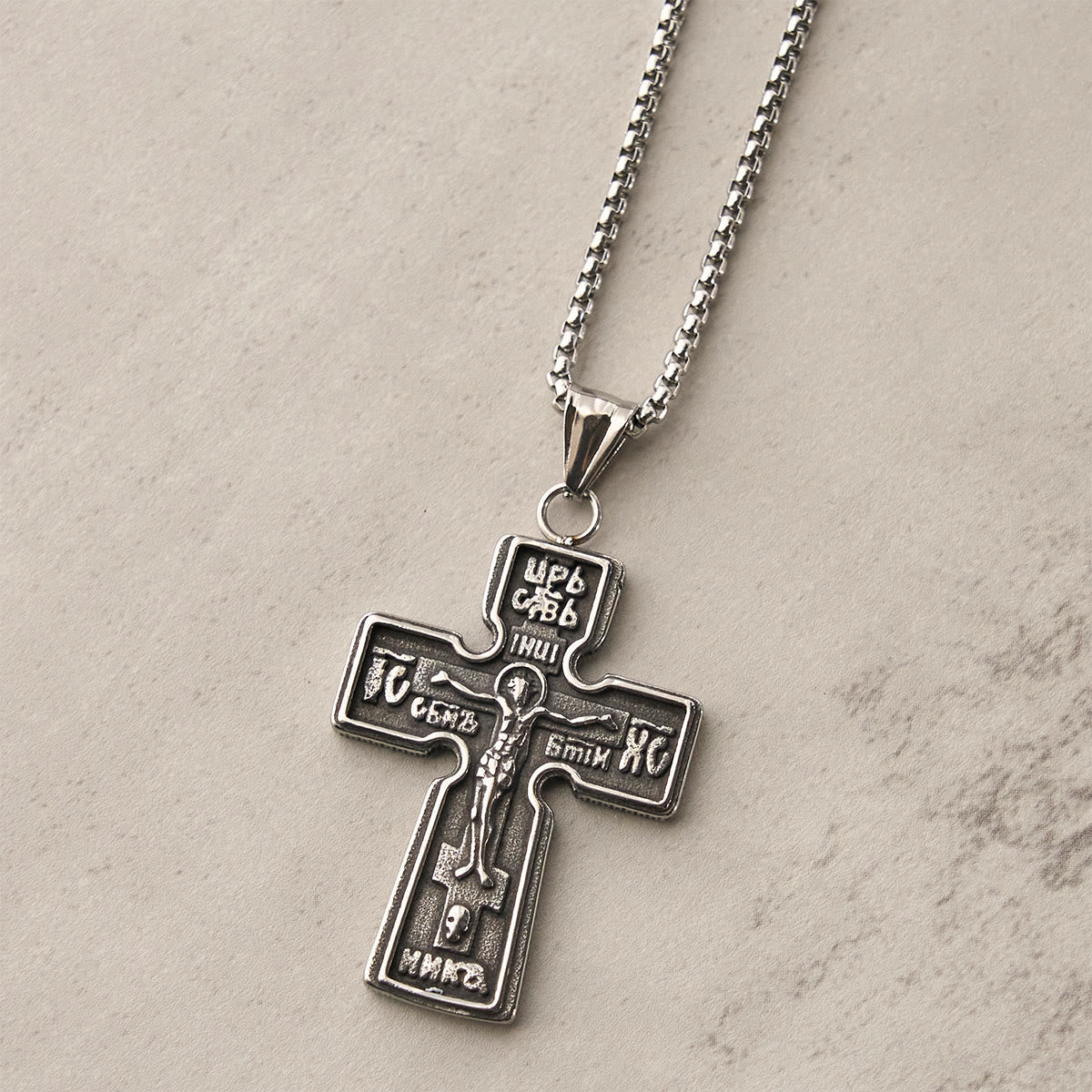 Collier Croix Orthodoxe Sacrée en Acier Titane Vintage avec Écriture Religieuse