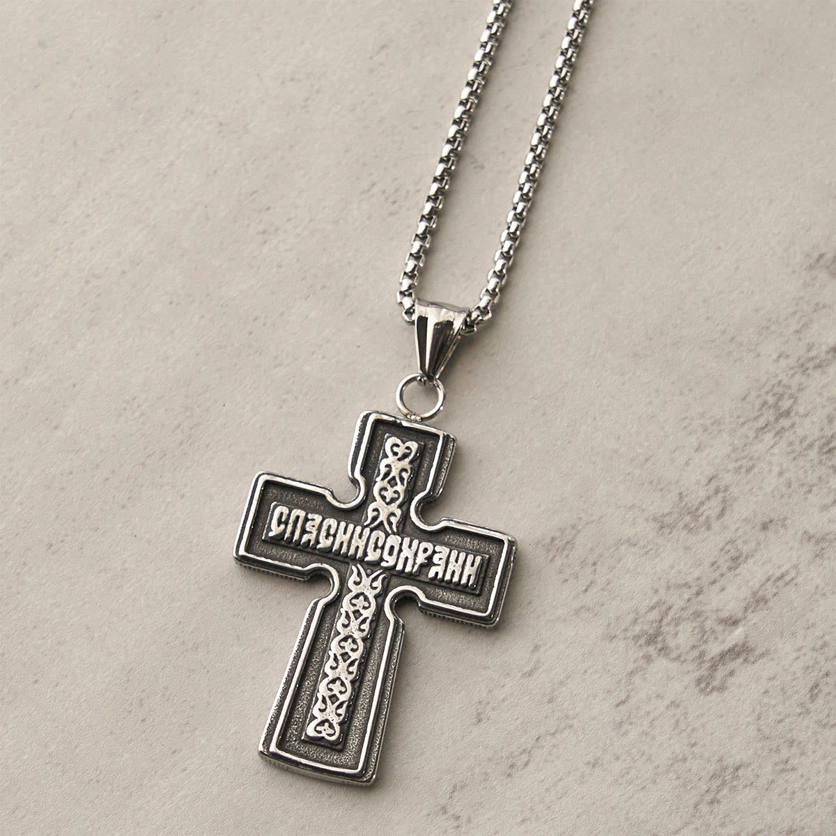 Collier Croix Orthodoxe Sacrée en Acier Titane Vintage avec Écriture Religieuse