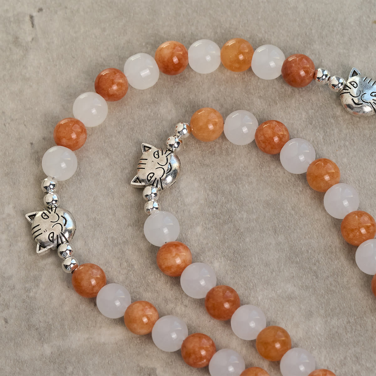 Pulsera de gato atigrado naranja, cuentas de cuarzo blanco y naranja con abalorios de acero inoxidable de cara de gato, rosario de animales