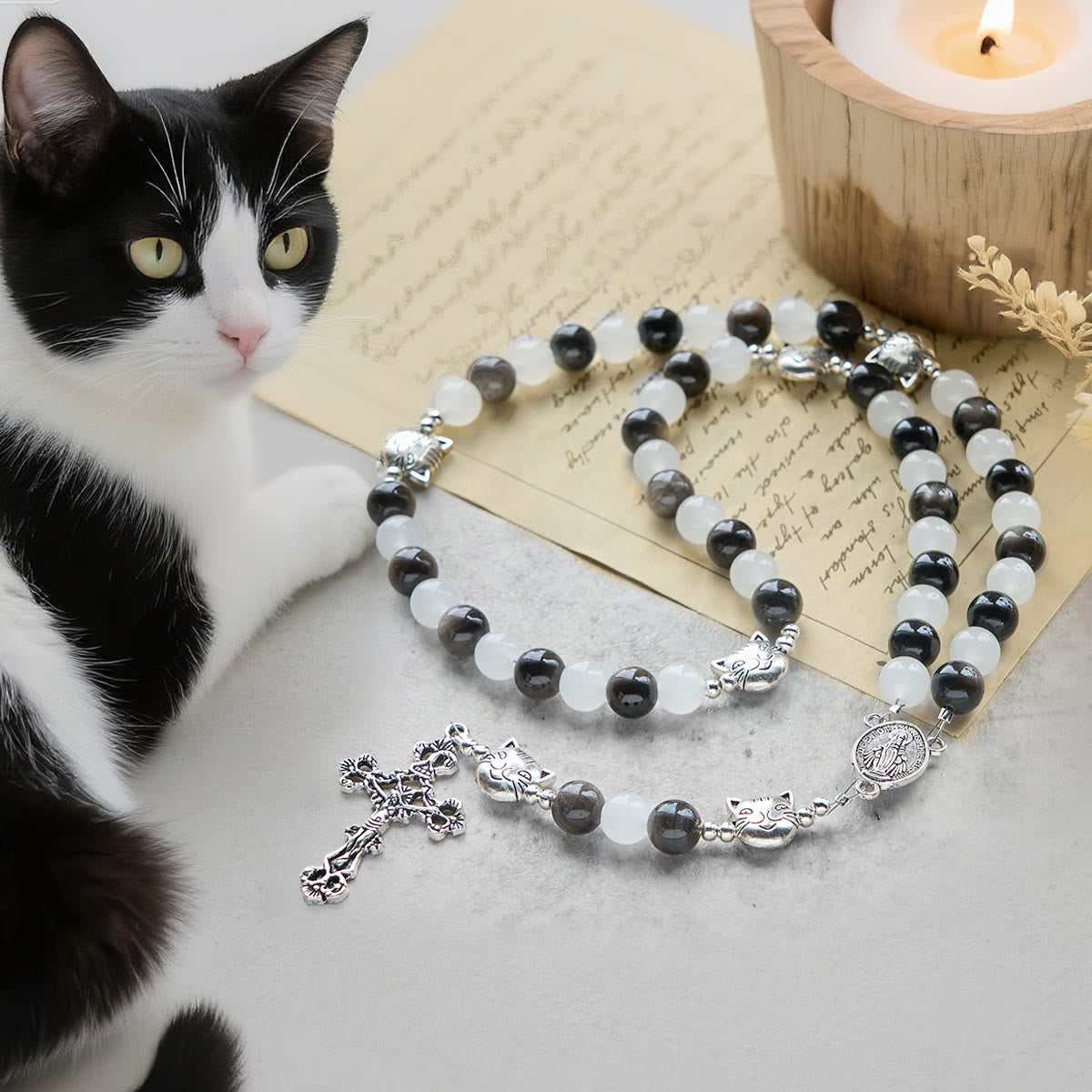 Bracelet chapelet animal Notre-Dame en perles avec chat-vache noir et blanc