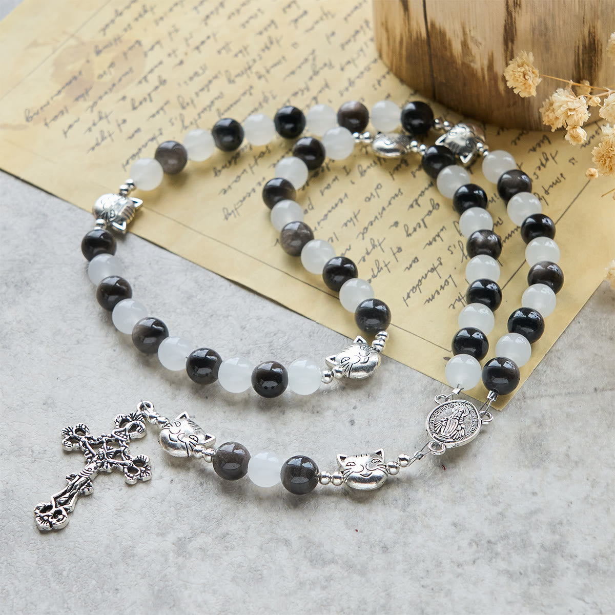 Bracelet chapelet animal Notre-Dame en perles avec chat-vache noir et blanc