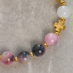 Bracelet élégant en perles de jade rose persan et noir de 8 mm avec croix ancienne