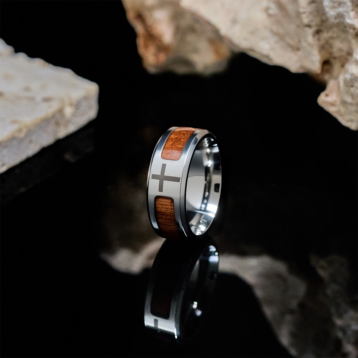 Anillo Moderno y Elegante con Detalle de Madera: Fe Enraizada en la Naturaleza
