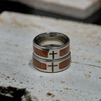 Anillo Moderno y Elegante con Detalle de Madera: Fe Enraizada en la Naturaleza