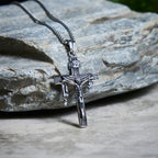 Collier Croix INRI en Argent Sterling Artistique : Une Fusion Unique d'Art et de Foi