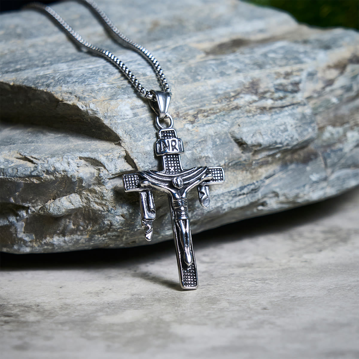 Collier Croix INRI en Argent Sterling Artistique : Une Fusion Unique d'Art et de Foi