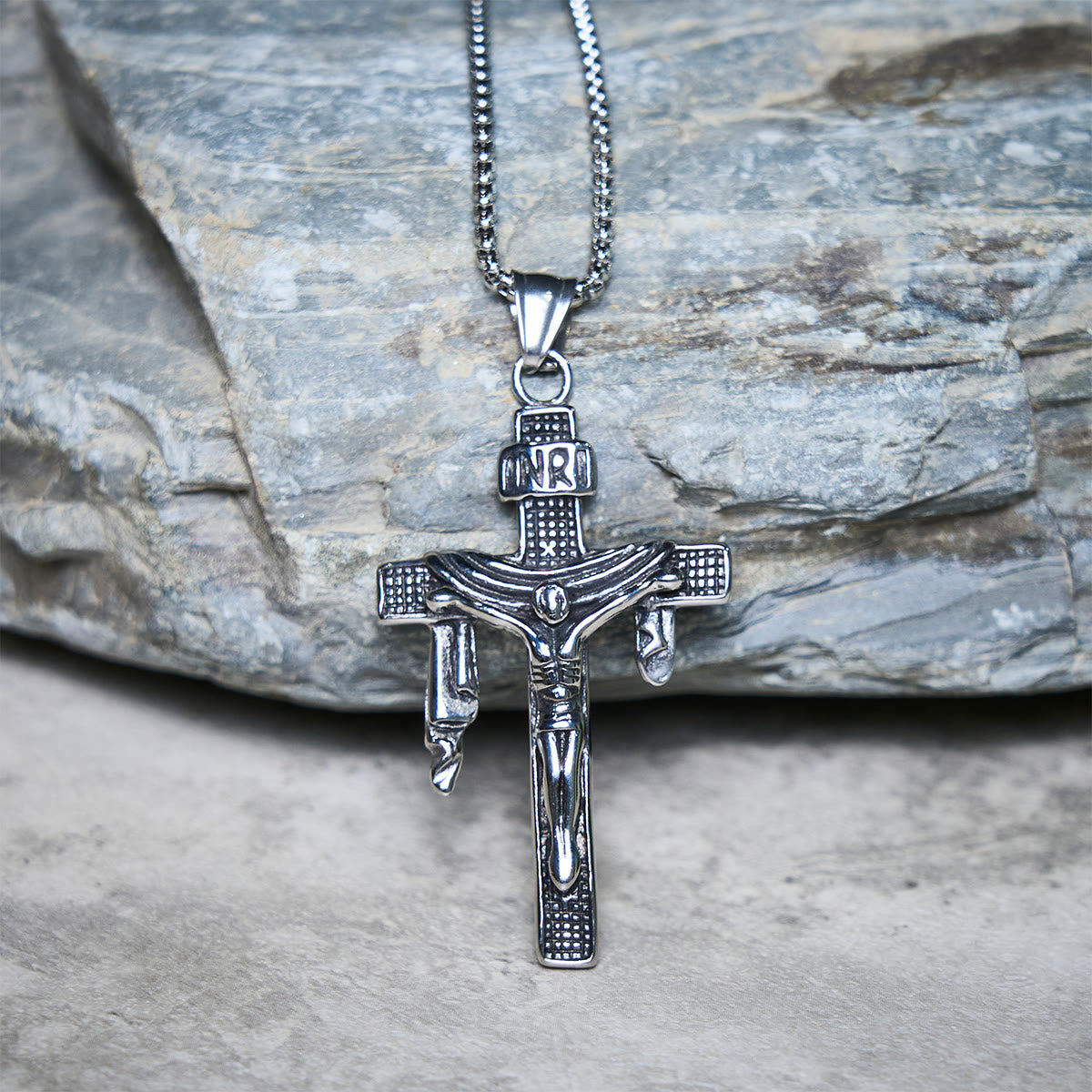 Collier Croix INRI en Argent Sterling Artistique : Une Fusion Unique d'Art et de Foi