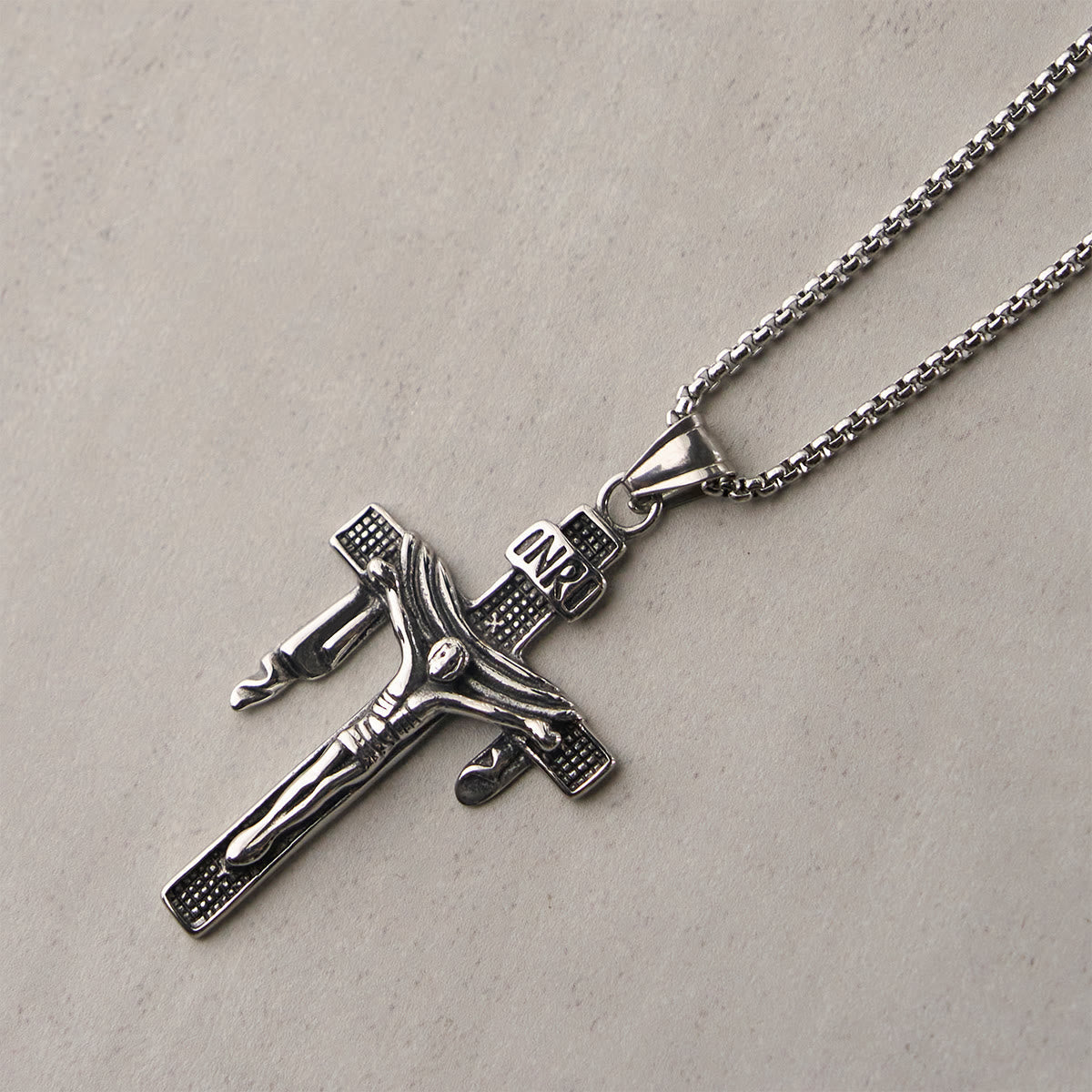 Collier Croix INRI en Argent Sterling Artistique : Une Fusion Unique d'Art et de Foi