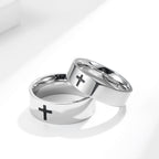 Anillos cruzados minimalistas de dos colores: Moda inspirada en la fe