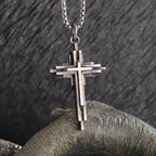 Collier croix en alliage structuré : Bijou de foi moderne à plusieurs niveaux