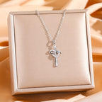Collar Corazón y Cruz Bicolor con Circonitas: Fusión de Amor y Fe