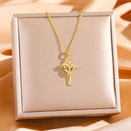 Collar Corazón y Cruz Bicolor con Circonitas: Fusión de Amor y Fe