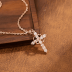 Pacto de Corona y Cruz: Moderno Collar de Cruz Coronada por la Fe con Tarjeta de Regalo