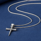 Collar de cruz con forma de Uña Artística para Expresar la Fe
