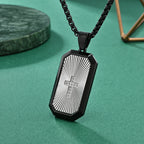 Élégant collier croix bicolore : quatre motifs inspirés de la foi