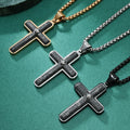 Collar de Cruz Bicolor: Elegancia Fiel en Estilos Metálicos